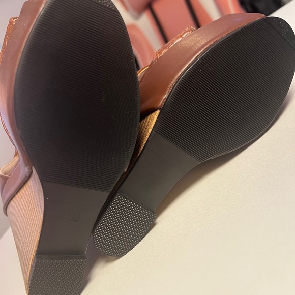 Elegant Brown Textured Women's Heels - Picture 4 of 4